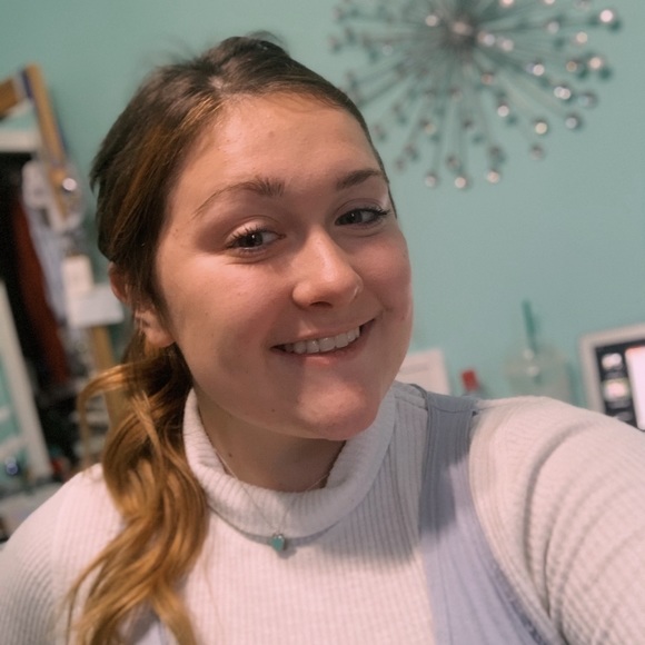 Meet your Posher, Olivia - Picture 1 of 1